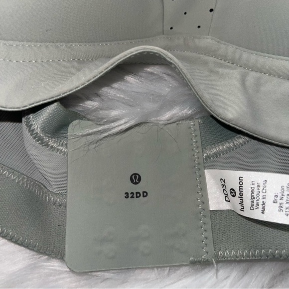 Lululemon mint green Run times sports bra. - Picture 3 of 5